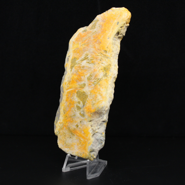 Esemplare di diaspro calabrone vulcanico lucidato