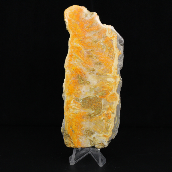 Esemplare di diaspro calabrone vulcanico lucidato