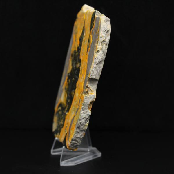 Placca di diaspro calabrone - Contrasto vulcanico