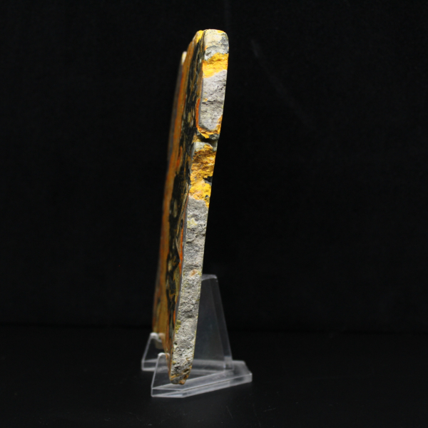 Fetta allungata di diaspro calabrone lucidato