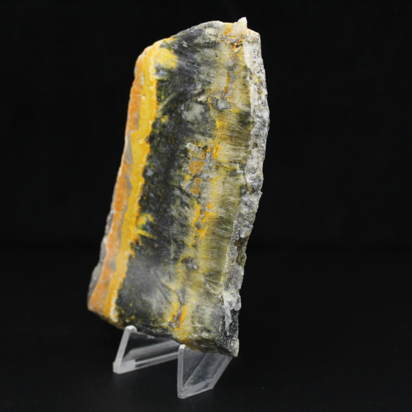 Esemplare compatto e levigato di Bumblebee Jasper