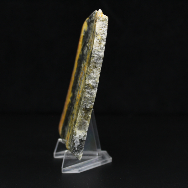 Esemplare compatto e levigato di Bumblebee Jasper