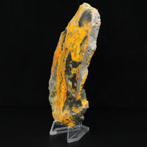 Bumblebee Jasper Slice: Estetica vulcanica