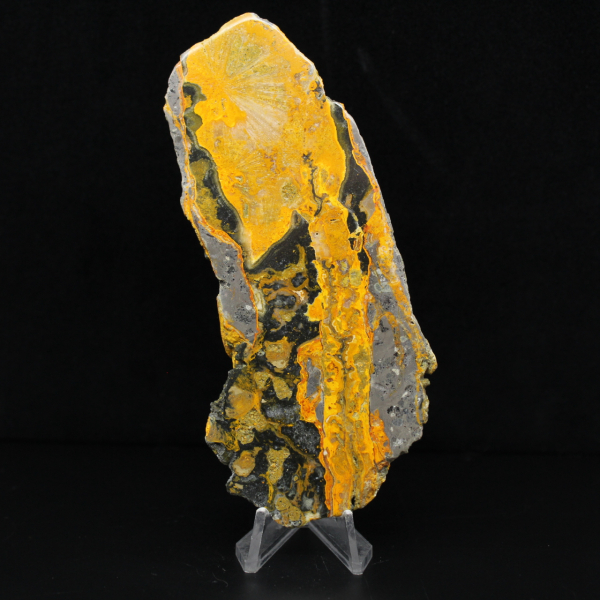 Bumblebee Jasper Slice: Estetica vulcanica