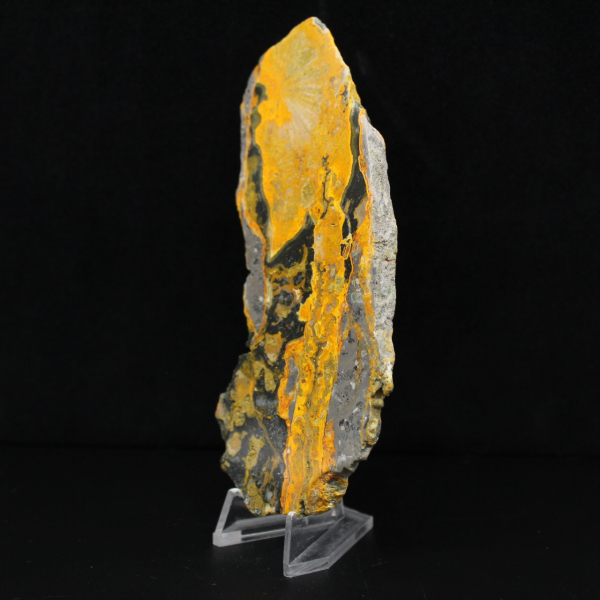 Bumblebee Jasper Slice: Estetica vulcanica