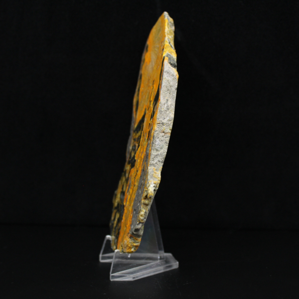 Bumblebee Jasper Slice: Estetica vulcanica