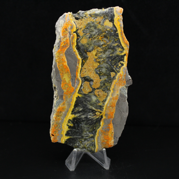 Spessa fetta di diaspro calabrone lucidato