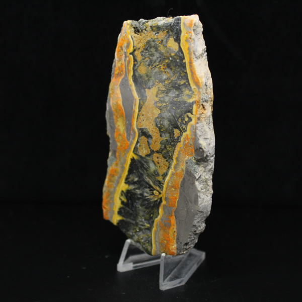 Spessa fetta di diaspro calabrone lucidato