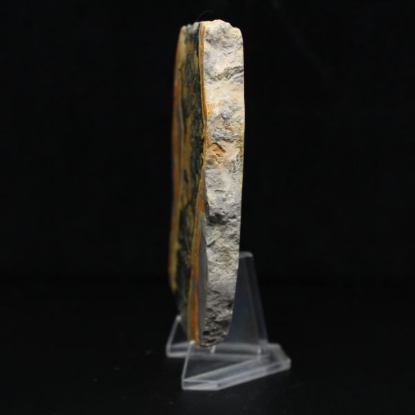 Spessa fetta di diaspro calabrone lucidato