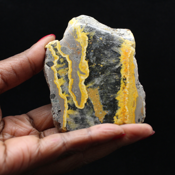 Esemplare di diaspro a forma di bombo lucidato - 105 g