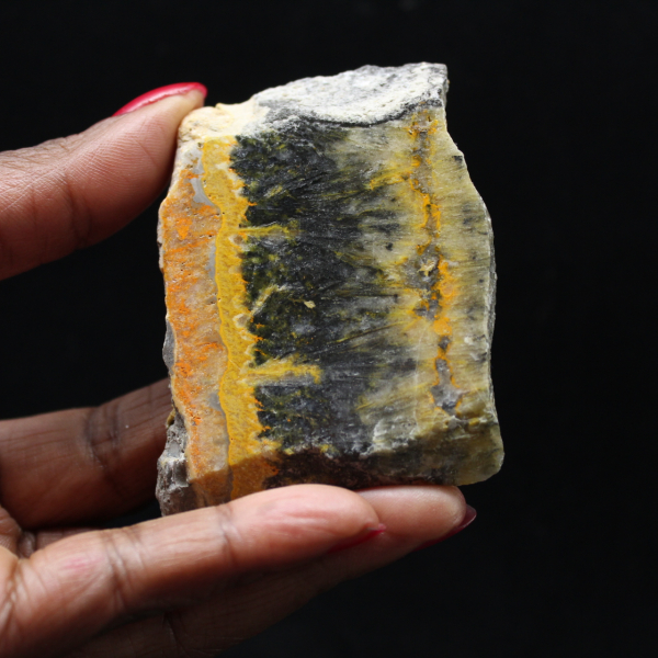 Piccola placca lucidata di diaspro calabrone