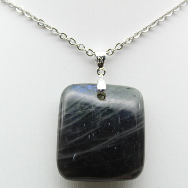 Ciondolo in labradorite quadrata