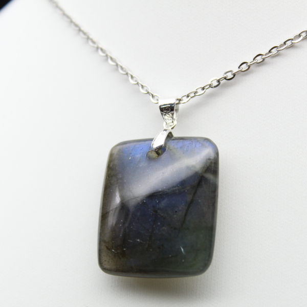 Ciondolo quadrato in labradorite del Madagascar
