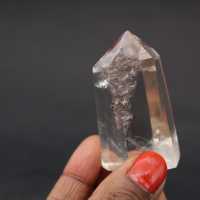 Prisma di cristallo di rocca riemerso