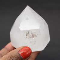 Prisma in cristallo di quarzo con inclusione di clorite