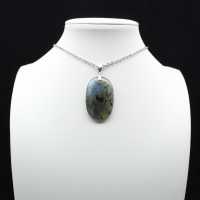 Ciondolo ovale in labradorite