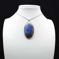 Ciondolo ovale in labradorite