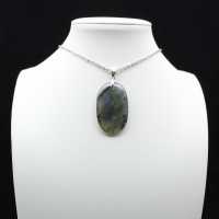 Ciondolo ovale in labradorite