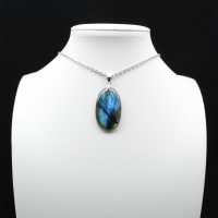 Ciondolo ovale in labradorite