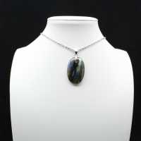 Ciondolo ovale in labradorite