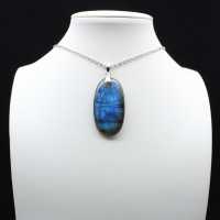 Ciondolo ovale in labradorite