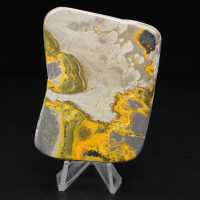 Piccolo ornamento in diaspro a forma di calabrone lucidato