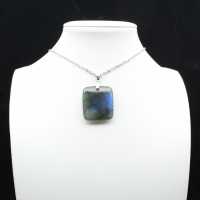 Ciondolo in labradorite quadrata
