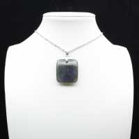Ciondolo in pietra di labradorite quadrata