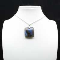 Ciondolo in pietra di labradorite quadrata