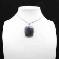 Ciondolo in labradorite quadrata