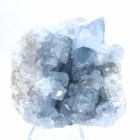 Esemplare di celestite blu con cristalli lucenti