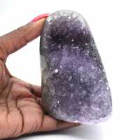 Geode di ametista brasiliana: cristalli viola intenso