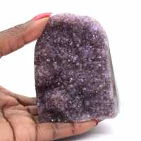 Geode di ametista dal Brasile: un tesoro mineralogico