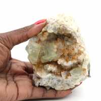 Fluorite grezza dal Marocco: grande cristallo verde su roccia ospite