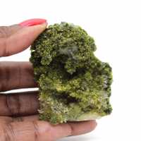 Epidoto di imilchil cristallizzato sulla roccia ospite