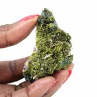 Epidoto verde dal Marocco su matrice sottile