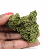 Cristalli di epidoto verde su matrice dal Marocco