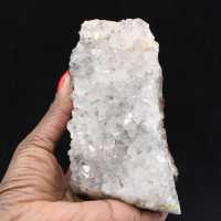 Quarzo marocchino grezzo con filamenti, druse e cristalli di goethite