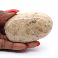 Ciottolo di feldspato del Madagascar – Campione di mineralogia Ciottolo di feldspato del Madagascar – Campione di mineralogia