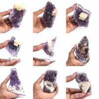 Cristalli di ametista con punti di calcite