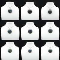 Ciondolo rotondo in labradorite Ciondolo rotondo in labradorite