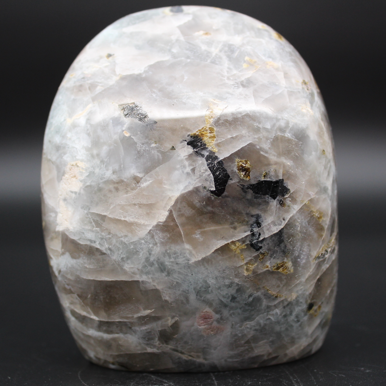 Piedra con inclusión de Turmalina natural