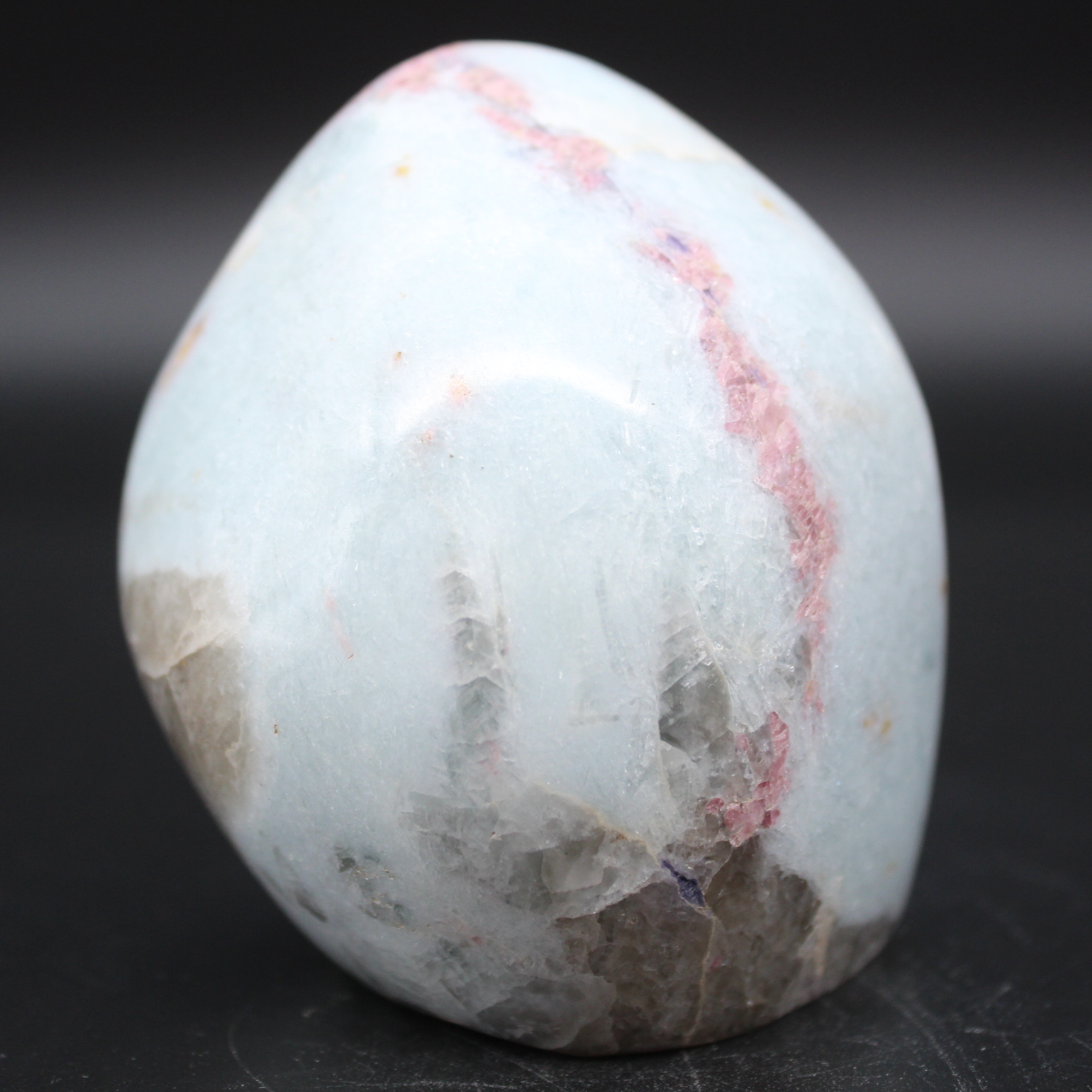 Piedra con inclusión de Turmalina de Madagascar