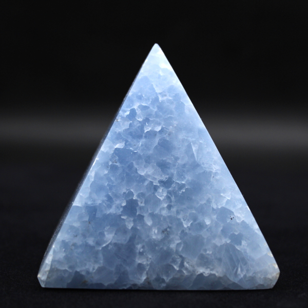 Piramide di calcite blu