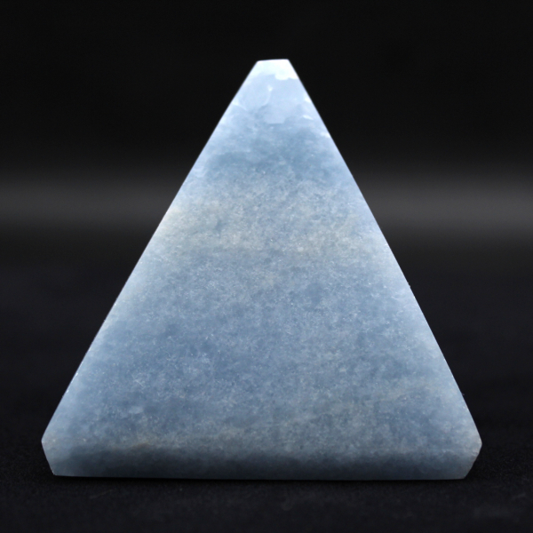 Piramide di calcite blu