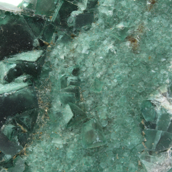 Cristalli di fluorite verde naturale grezza