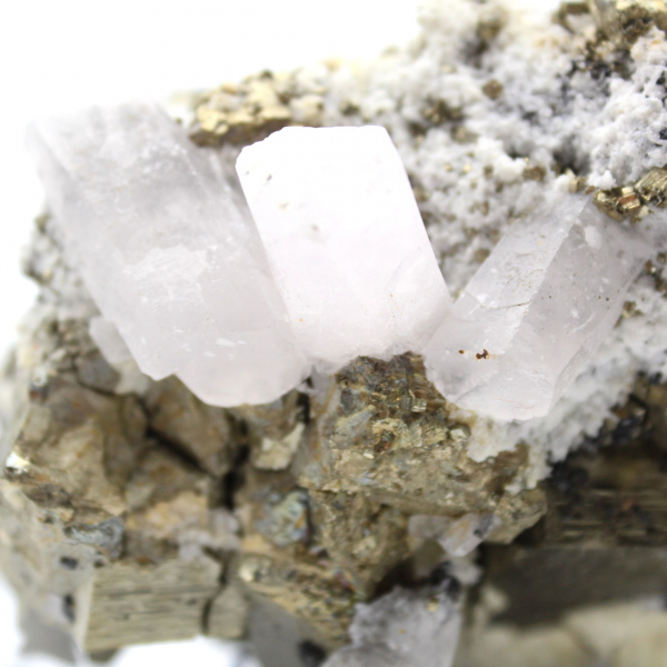 Pirite con cristalli di calcite e quarzo