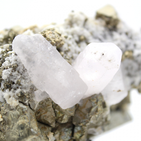 Pirite con cristalli di calcite e quarzo