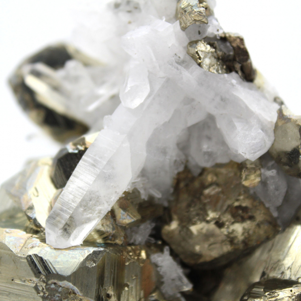 Grandi cristalli di pirite con calcite