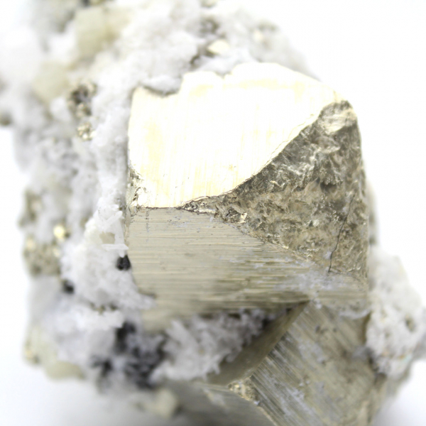 Pirite su ganga con calcite e quarzo